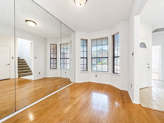 5th image of 6024 Longley Ct