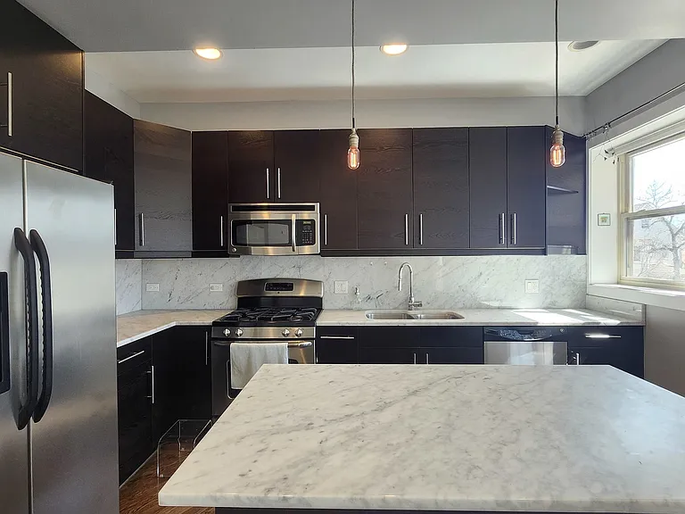 3900 W Cornelia Ave #2W — Photo 11