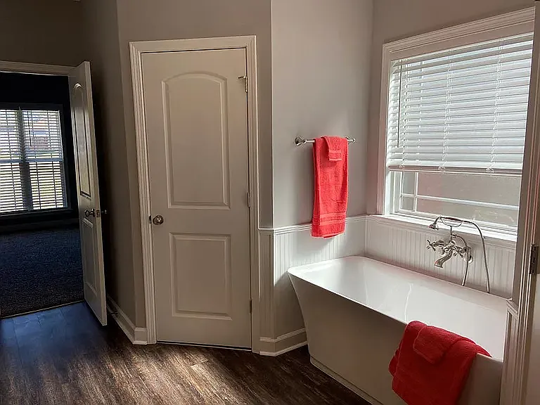 652 Valley Stream Dr — Photo 3