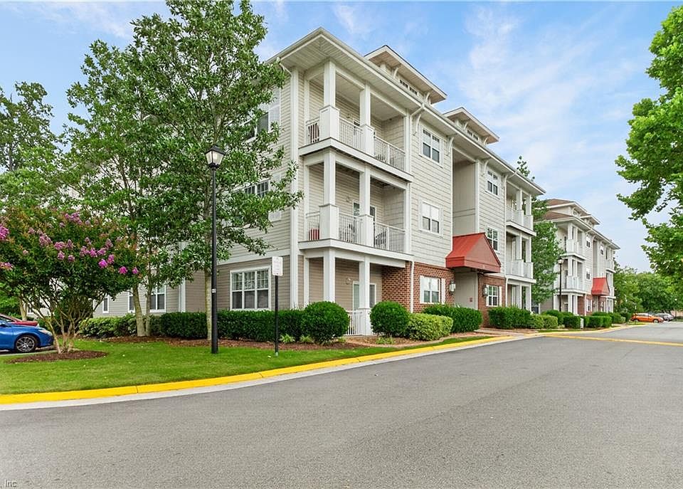 1st image of 912 Southmoor Dr Unit 202