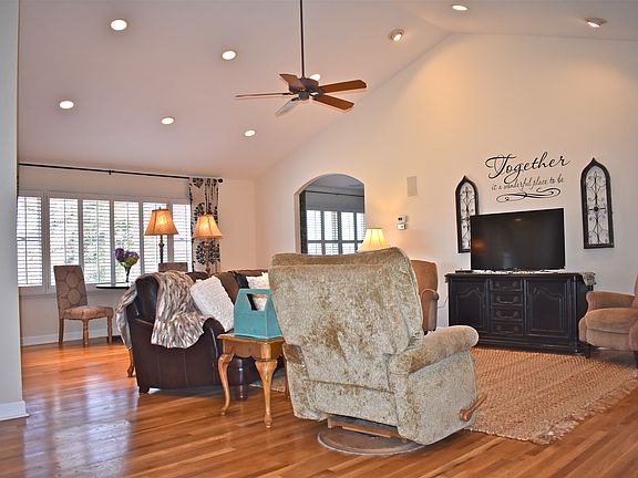 4th image of 307 Valley View Dr