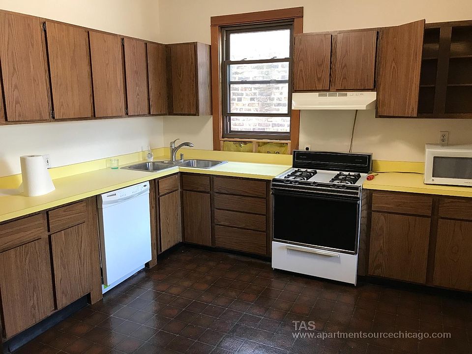 1st image of 1208 W Cornelia Ave #2