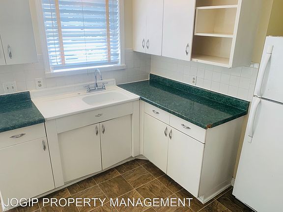 3rd image of 6202 Gaston Ave #3A