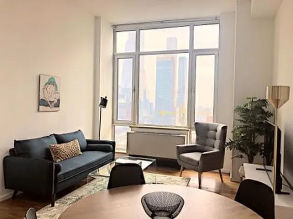 635 W 42nd St, New York, NY 10036