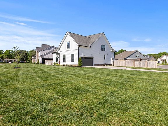 4th image of 14 Honey Oak Ct