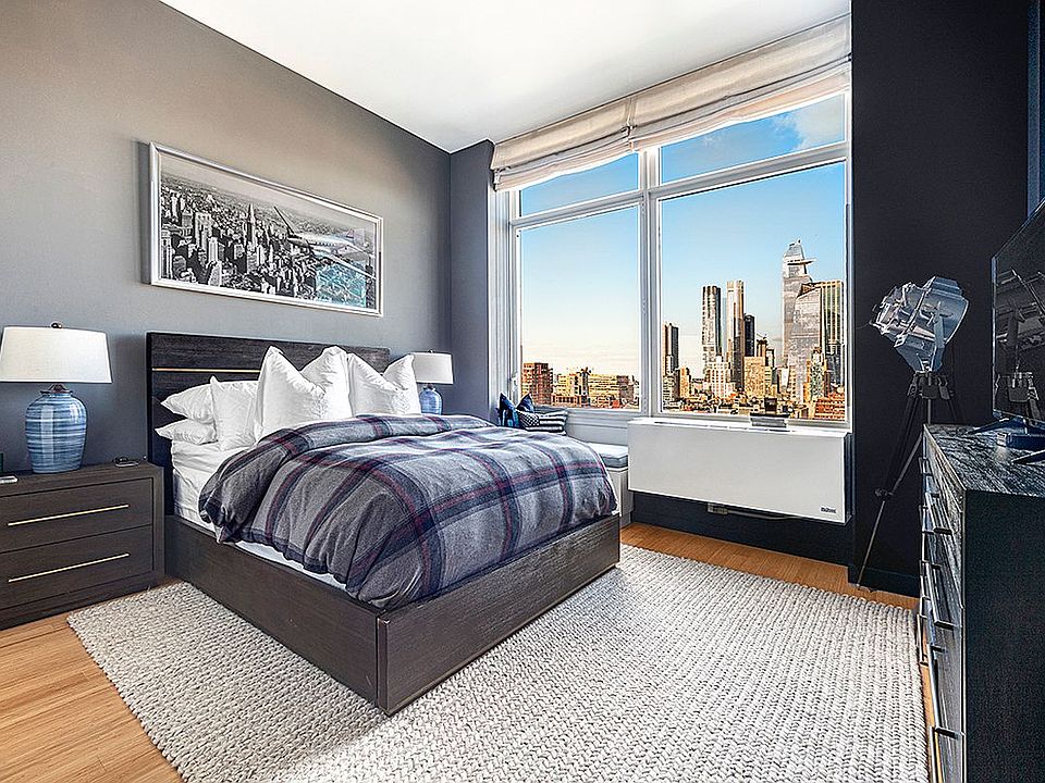 1st image of 450 W 17th St Unit Penthouse 02