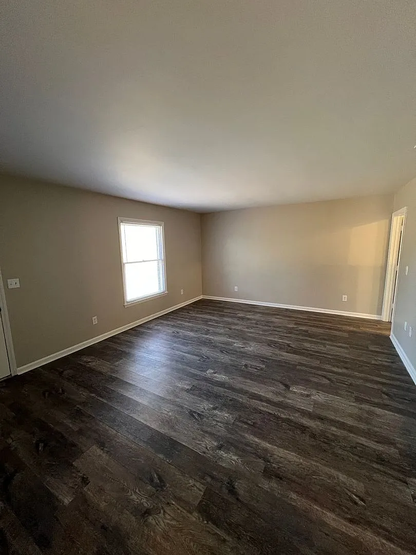 Available & Updated Duplex (Near Beautiful Downtown Monroe) — Photo 3