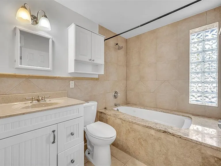 1811 Park Lake St — Photo 22