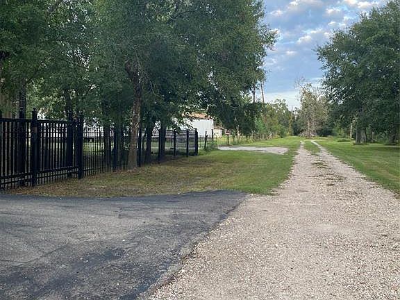Dead End, Private Street the property is located on.