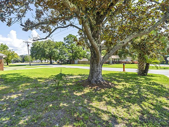 5th image of 44 Robinwood Dr NW
