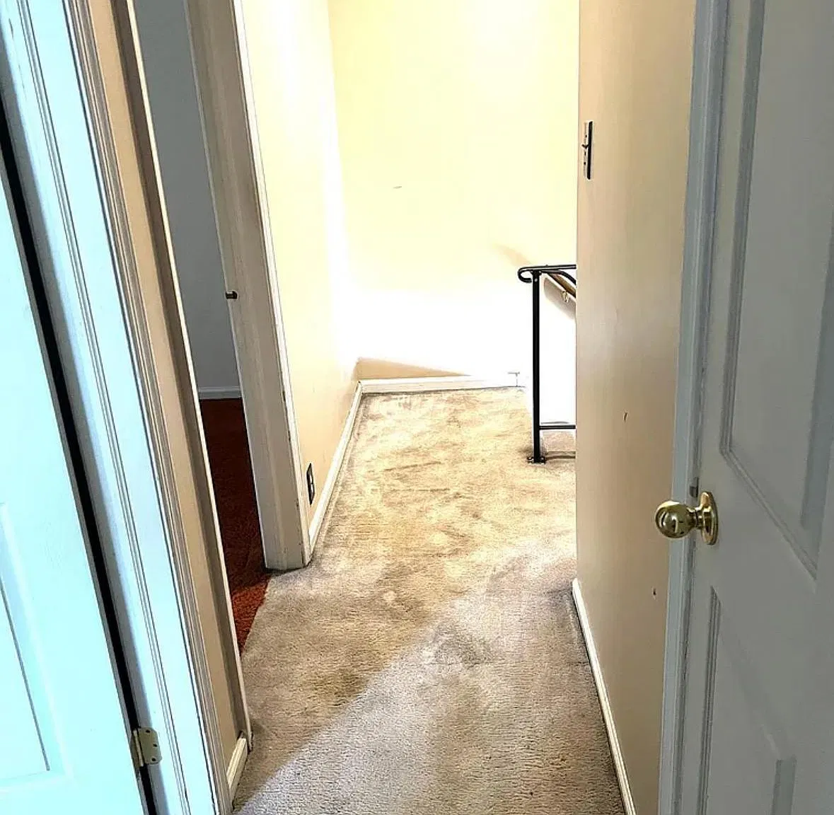 320 Lockridge Ln — Photo 2