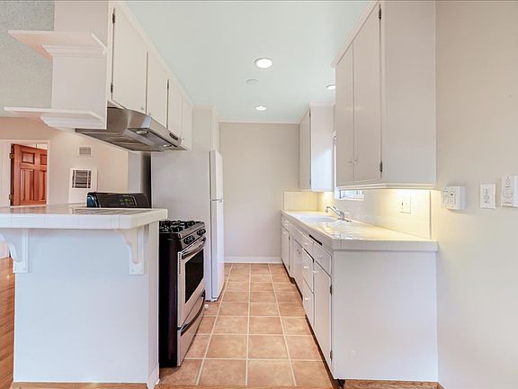 3rd image of 1739 Washington Way APT 3
