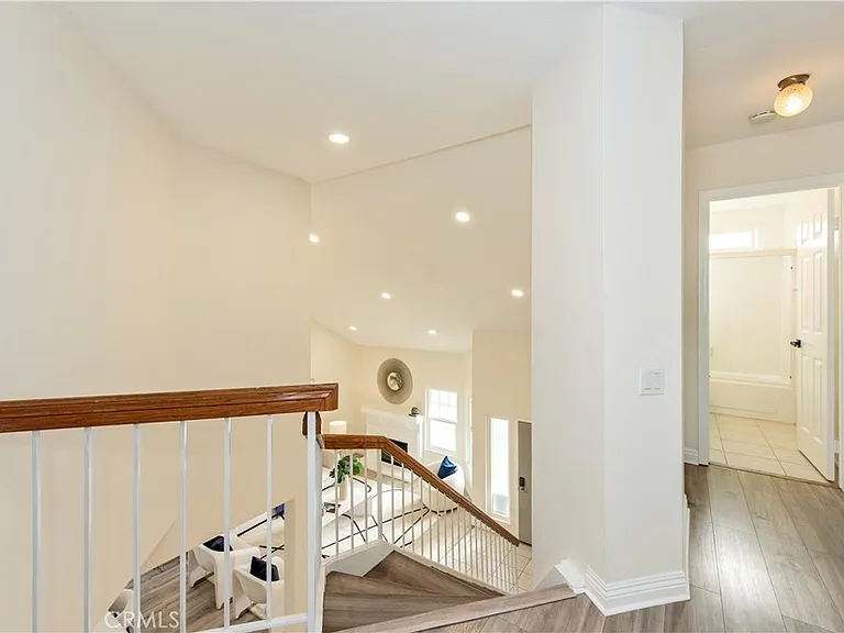 19 Alabaster — Photo 19