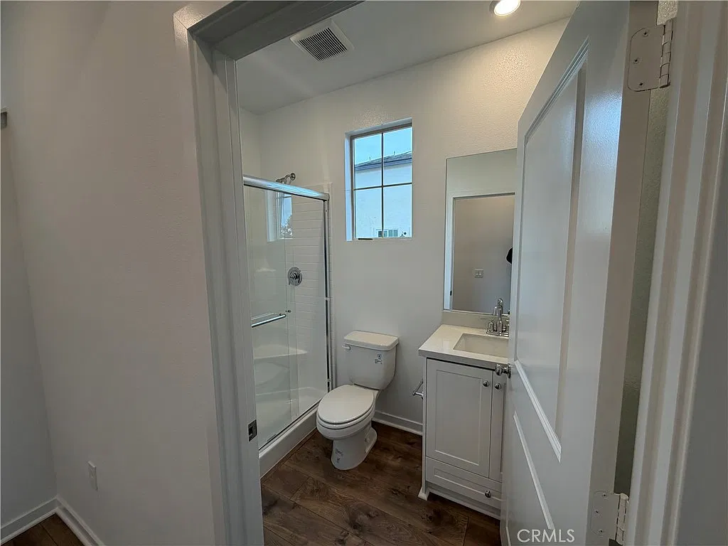 4 bed, 2296 sqft, $3,800 — Photo 4