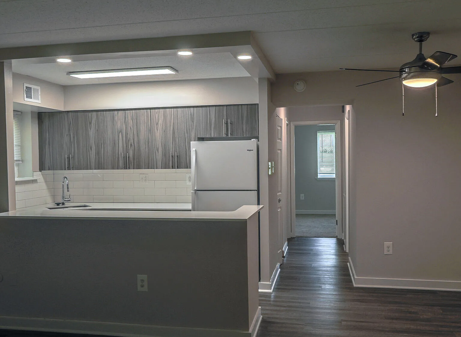 Lansdowne Station Apartments — Photo 4