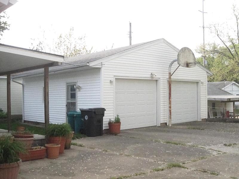 2nd image of 1404 Jefferson St