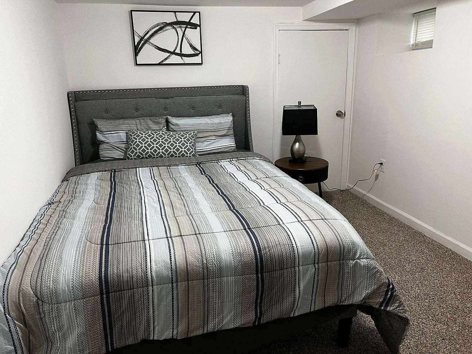 4 bed, 5.0 bath, 2366 sqft, $810 — Photo 2