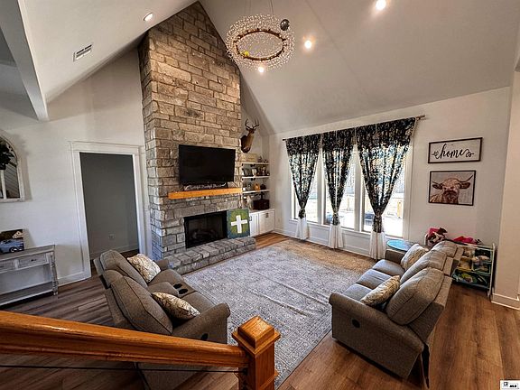 4th image of 173 Oak Alley Dr