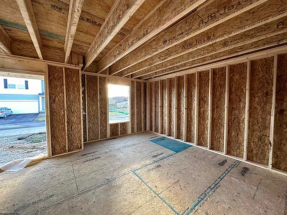 5th image of 131 Eastview Way