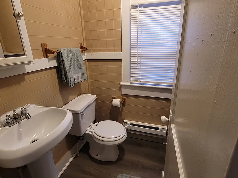 33 York Ave — Photo 7