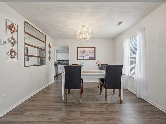 5th image of 164 Stoney Ridge Ave