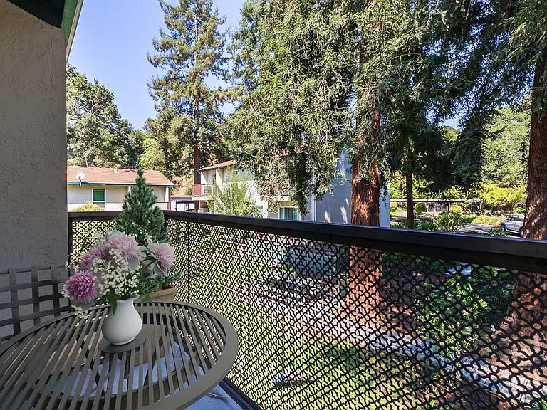 Dry Creek Apartments — Photo 36