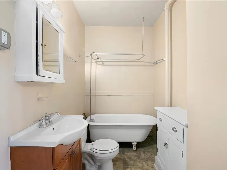 Highland Park Apartments — Photo 13