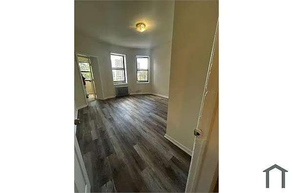 Building Photo - 149 N Broadway #4
