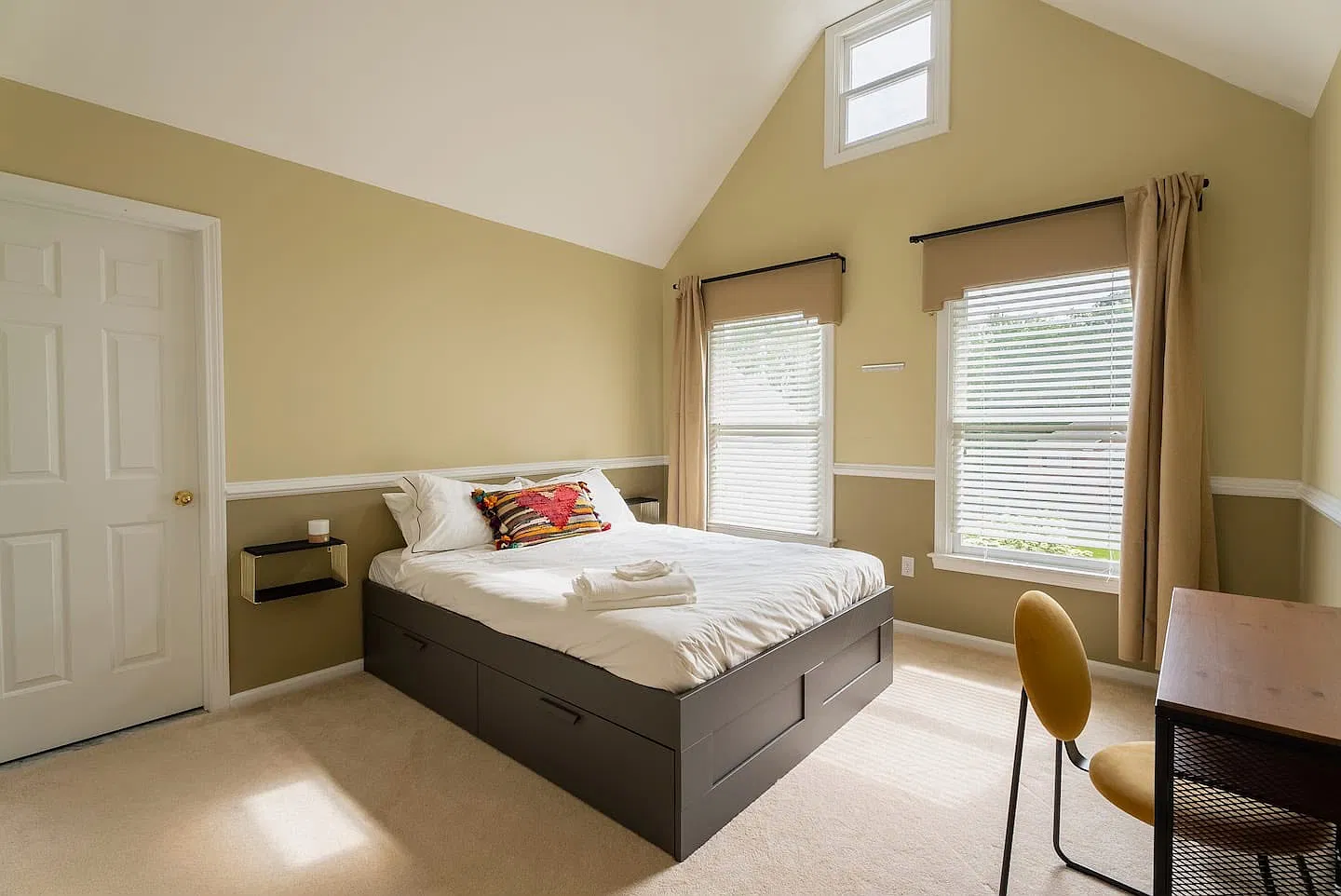 4 bed, 3870 sqft, $4,800 — Photo 4