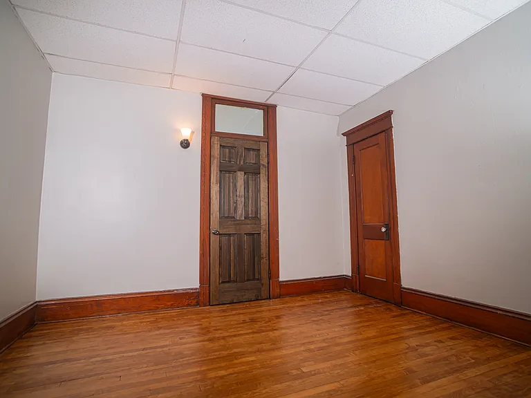243-245 Sargeant St #2R — Photo 11