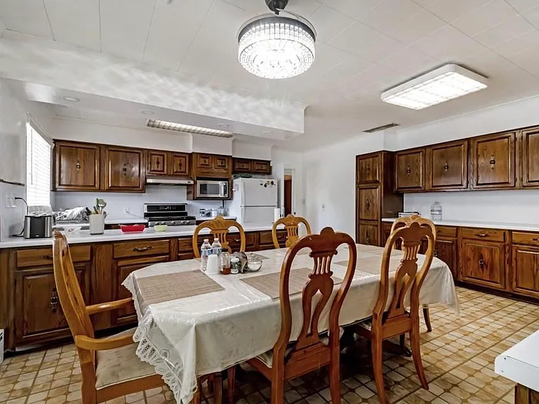 300 Edgedale Dr — Photo 18