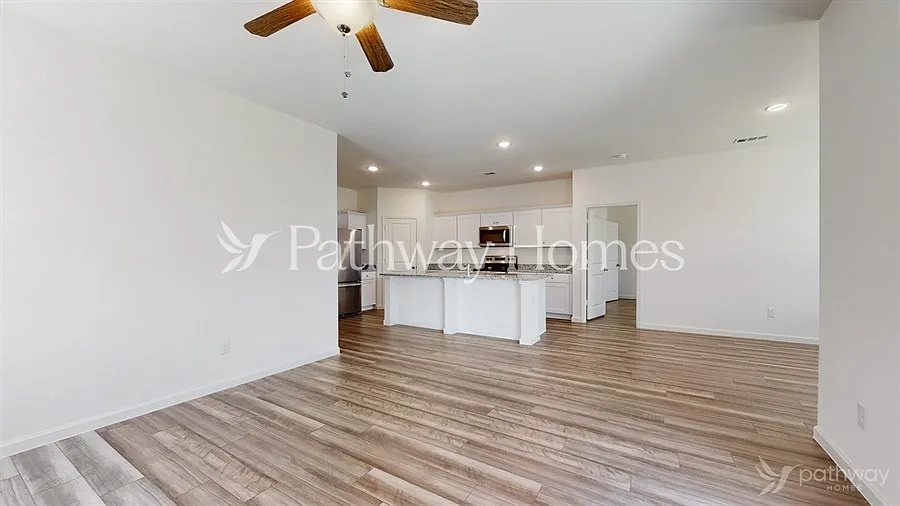 4 bed, 2.0 bath, 1802 sqft, $2,325 — Photo 4