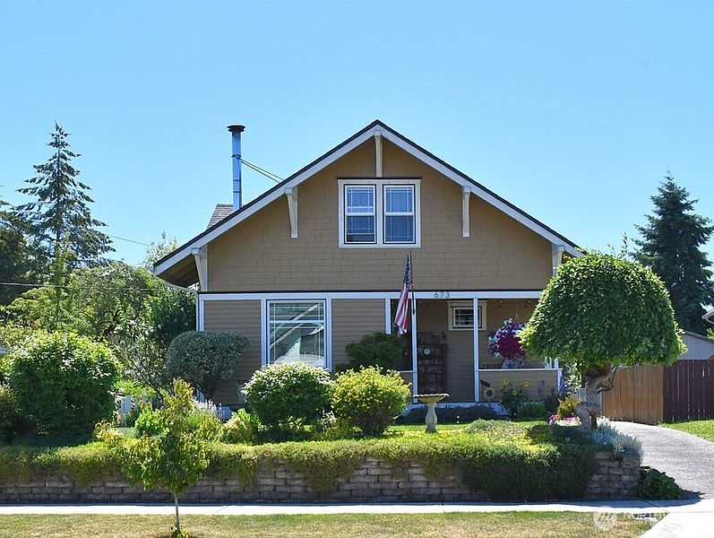 2nd image of 673 SW Chehalis Avenue