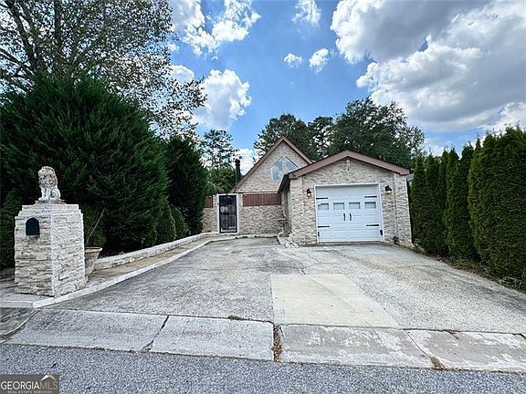 3rd image of 940 Bobcat Ct SE