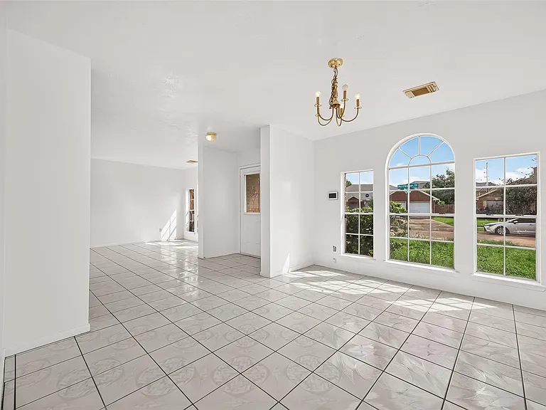 8202 Worthington Dr — Photo 13