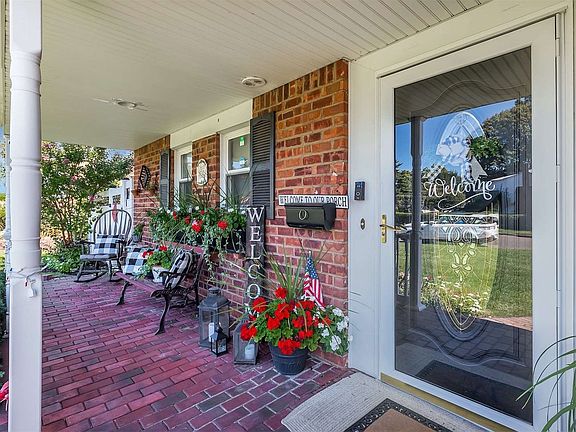 3rd image of 71 Marilynn St