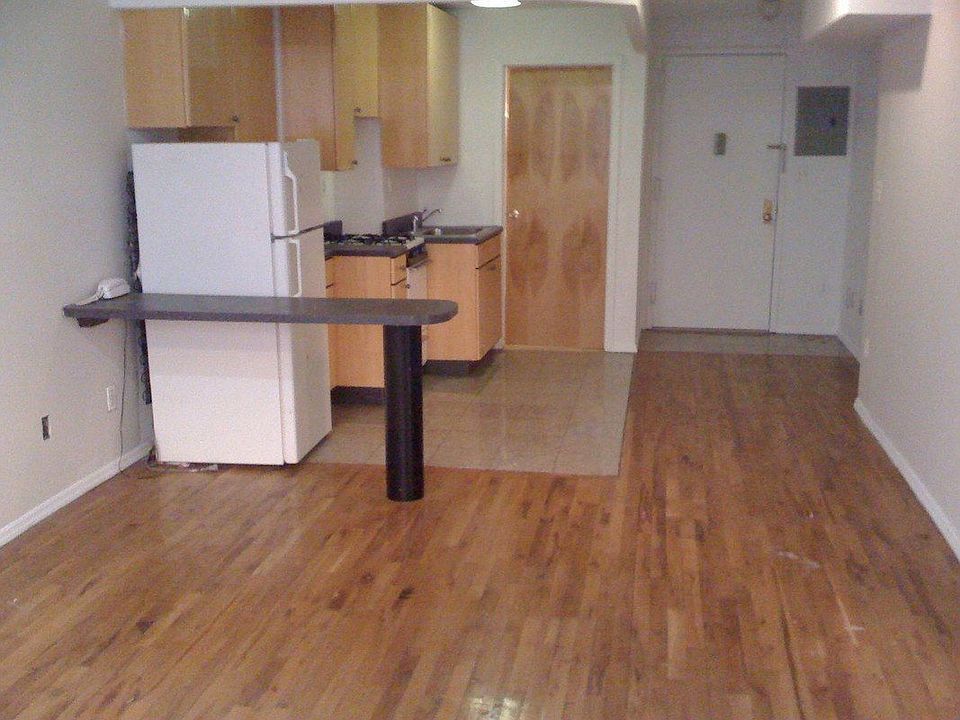 2nd image of 530 W 50th St #4D