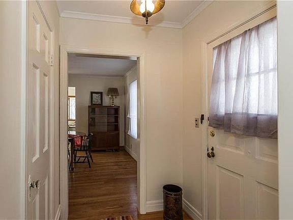 2nd image of 913 Crawford Ave