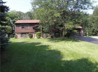 1 Foxe Harrow Dr, Gates, NY 14624