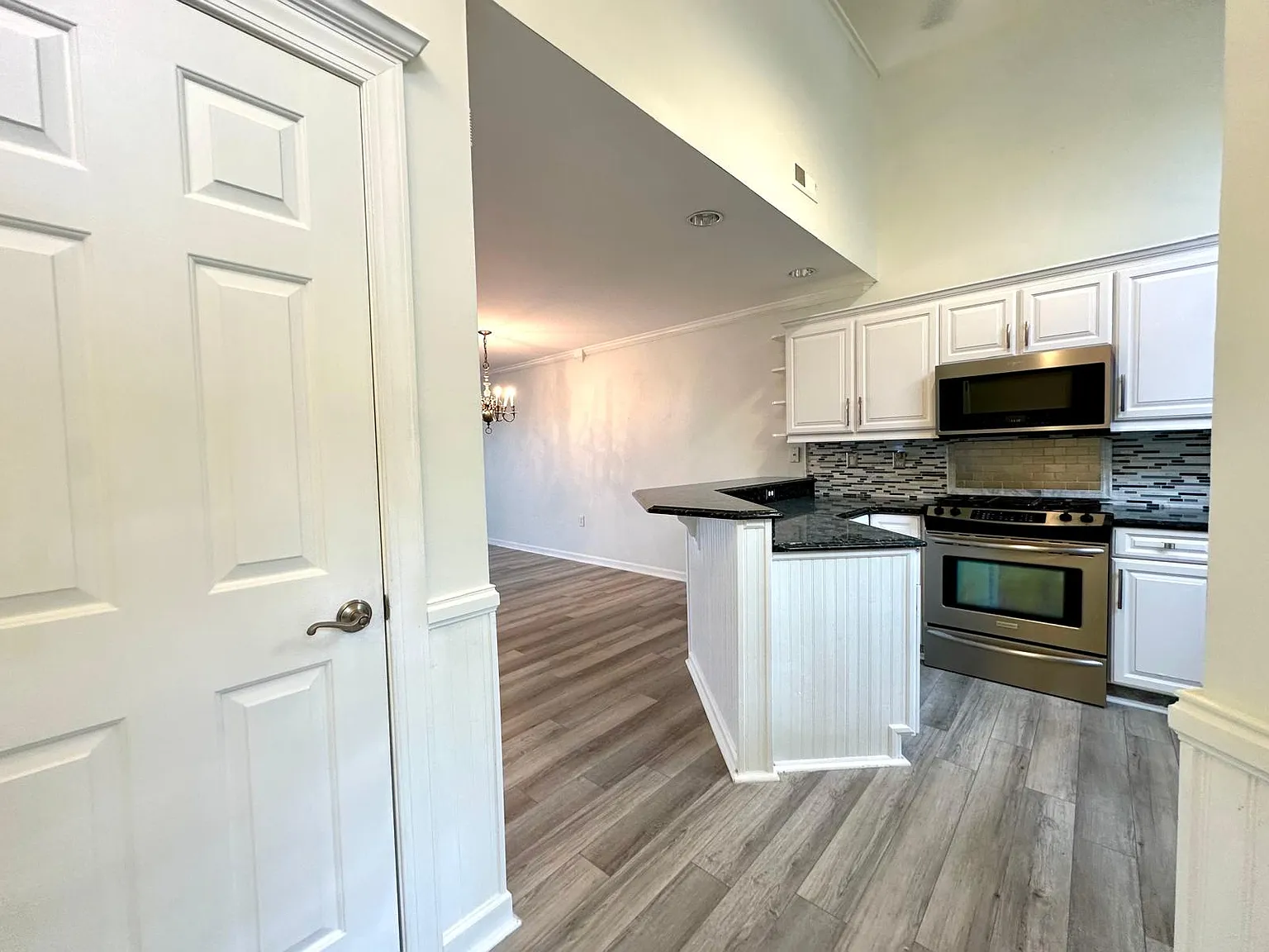 2 bed, 2.5 bath, 1686 sqft, $2,100 — Photo 3