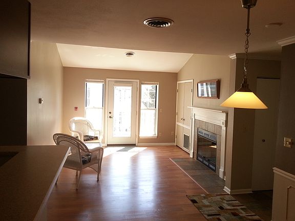 3rd image of 914 Harbor House Dr Unit 6