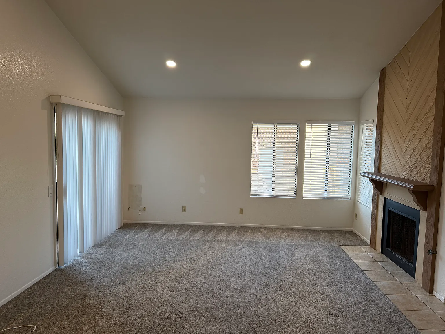 4791 Lago Dr — Photo 2