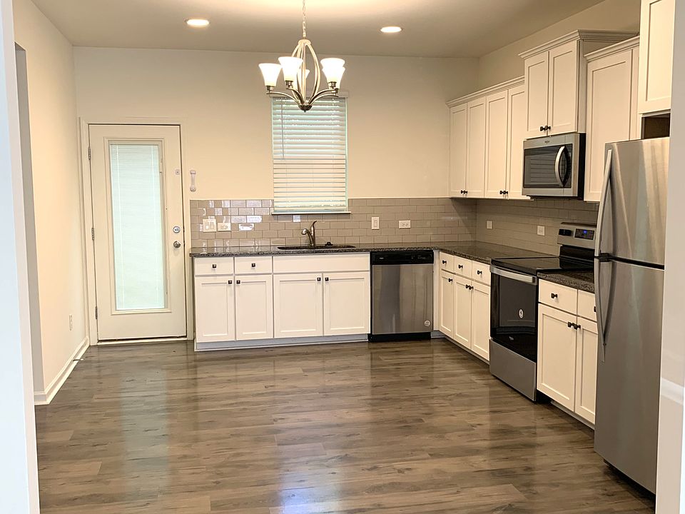 1st image of 215 Banbury Ln