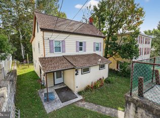 1196 Rebel Hill Rd, Conshohocken, PA 19428