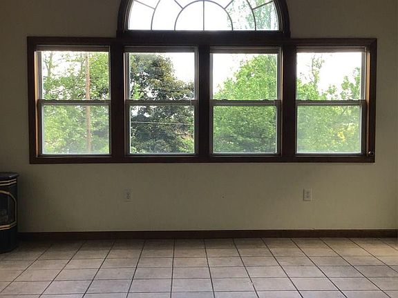 5th image of 139 Helen St