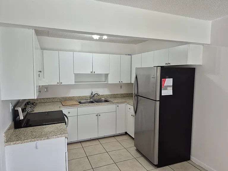 3661 SW 60th Ave — Photo 3