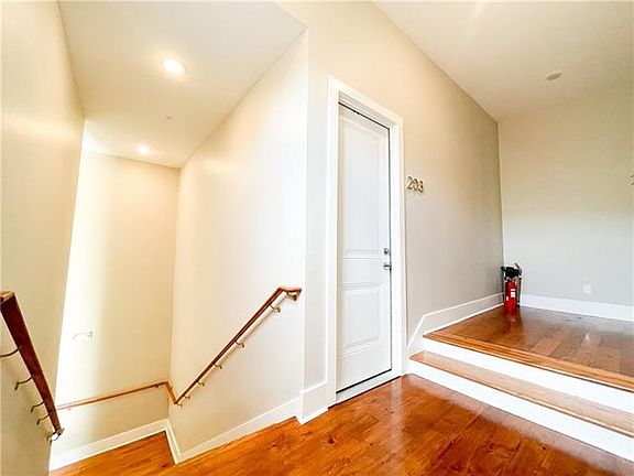 2nd image of 2617 Carondelet St APT 201