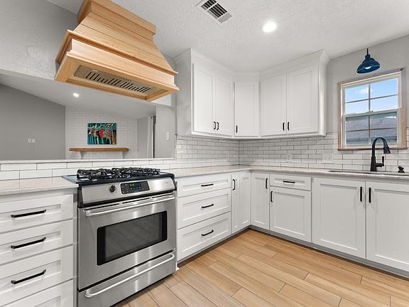 5th image of 2435 N Constance Ln