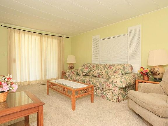 3rd image of 903 Cashew Cir