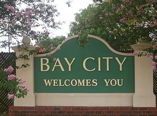 515 7th St, Bay City, TX 77414